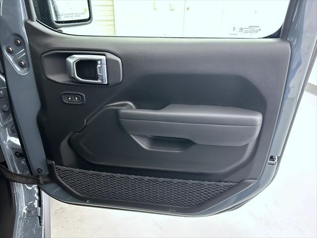 new 2025 Jeep Wrangler car, priced at $47,742