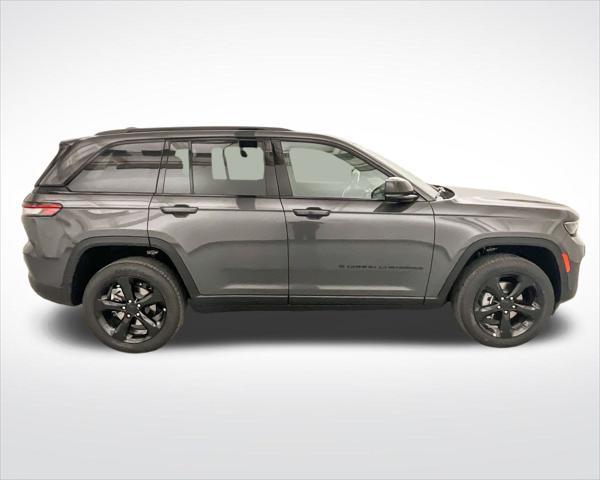 new 2025 Jeep Grand Cherokee car, priced at $43,661