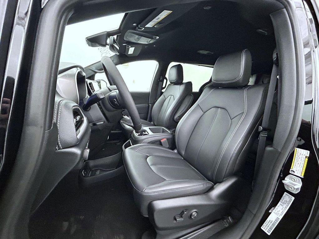new 2025 Chrysler Pacifica car, priced at $44,752