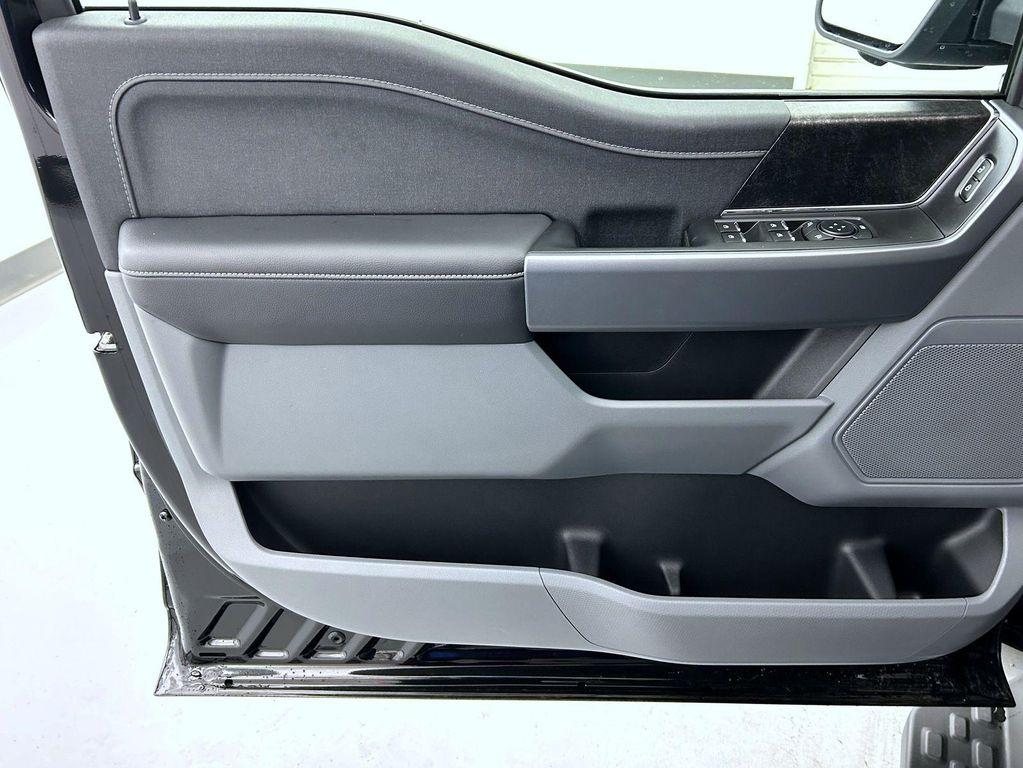 new 2025 Ford F-150 Lightning car