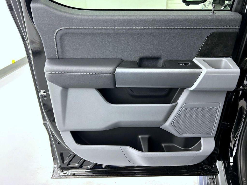 new 2025 Ford F-150 Lightning car