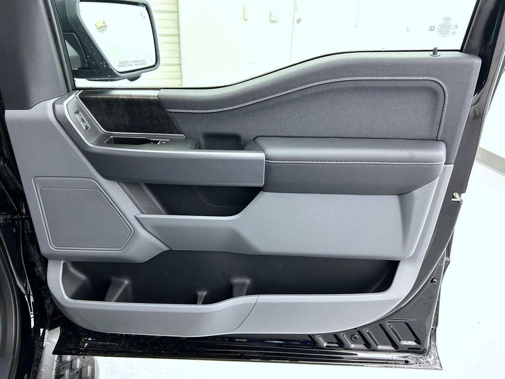 new 2025 Ford F-150 Lightning car