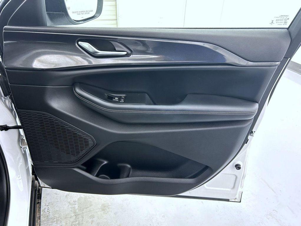 used 2023 Jeep Grand Cherokee car, priced at $30,386
