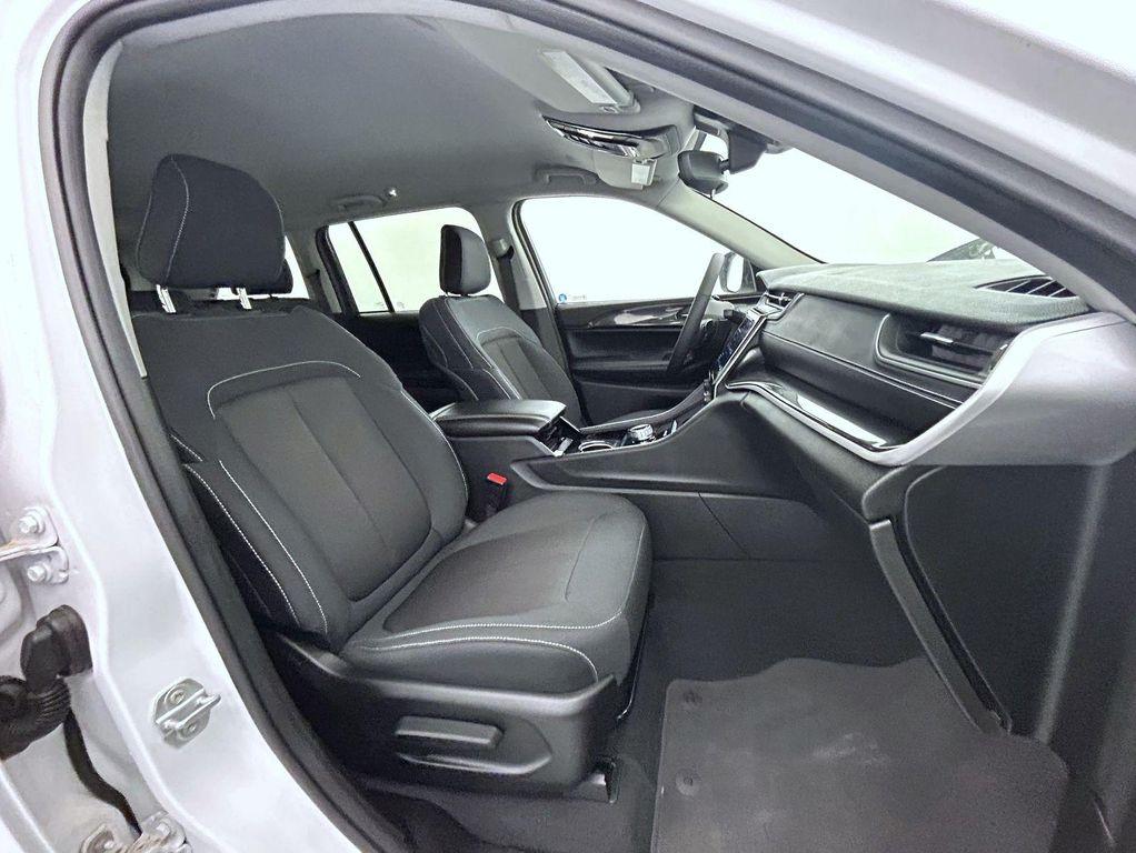 used 2023 Jeep Grand Cherokee car, priced at $30,386