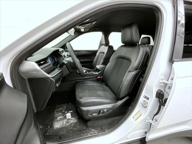 new 2025 Jeep Grand Cherokee car, priced at $43,885