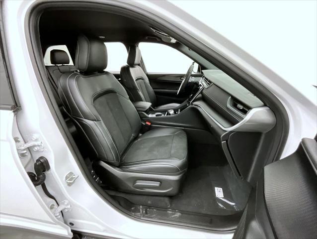 new 2025 Jeep Grand Cherokee car, priced at $43,885