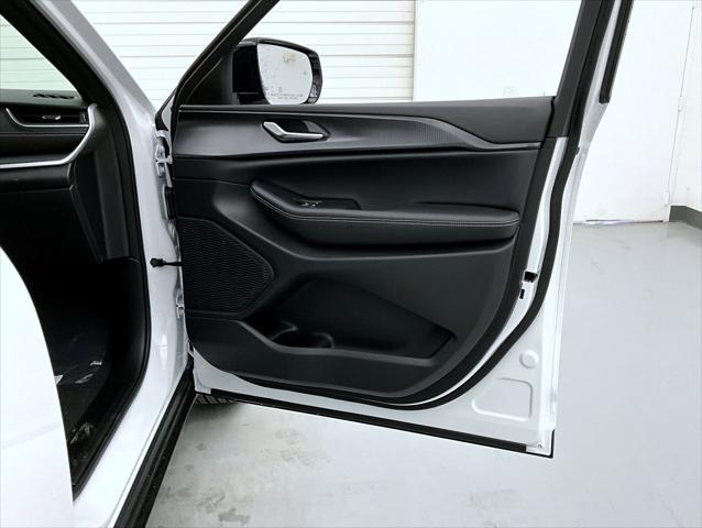 new 2025 Jeep Grand Cherokee car, priced at $43,885