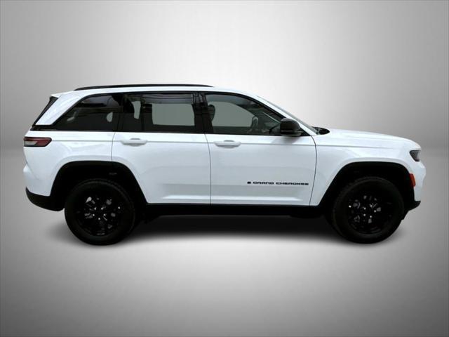 new 2025 Jeep Grand Cherokee car, priced at $43,885