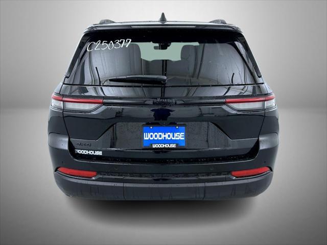 new 2025 Jeep Grand Cherokee car, priced at $42,769