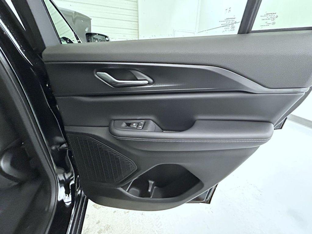 new 2025 Jeep Grand Cherokee car, priced at $38,653