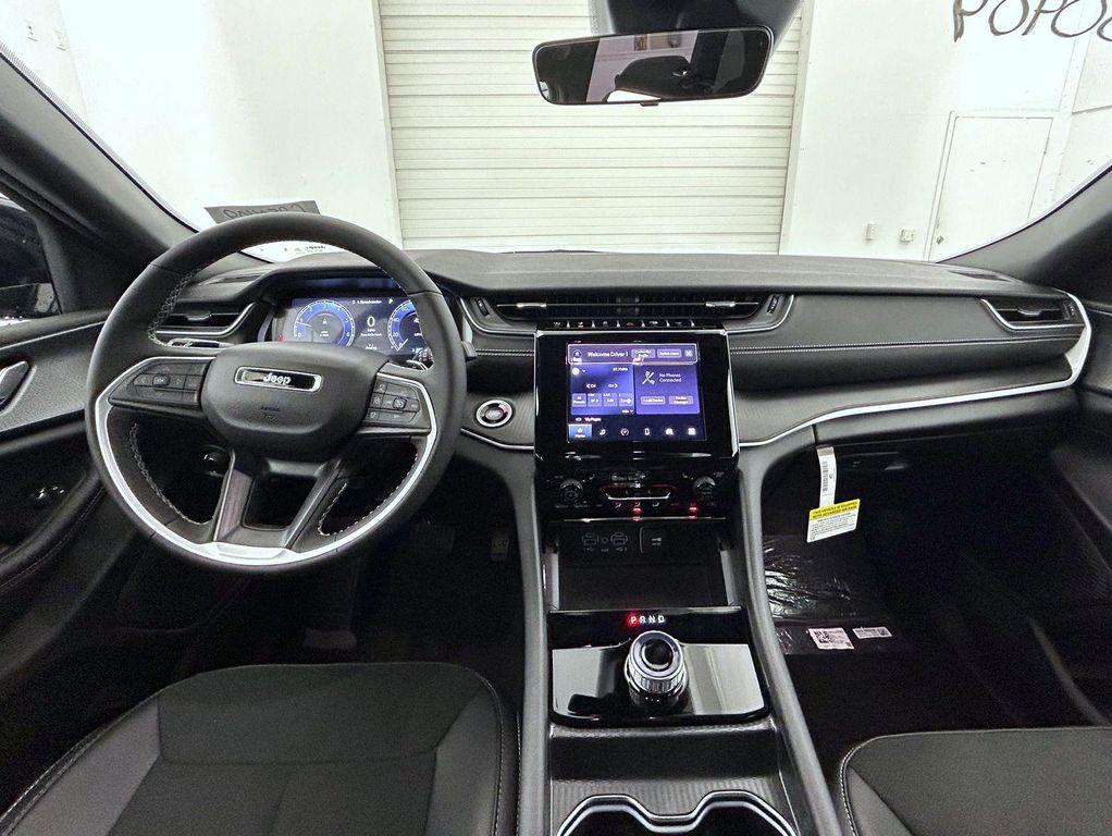 new 2025 Jeep Grand Cherokee car, priced at $38,653