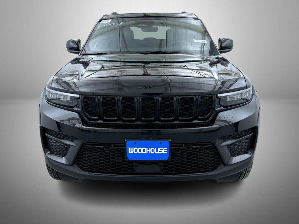 new 2025 Jeep Grand Cherokee car, priced at $38,653