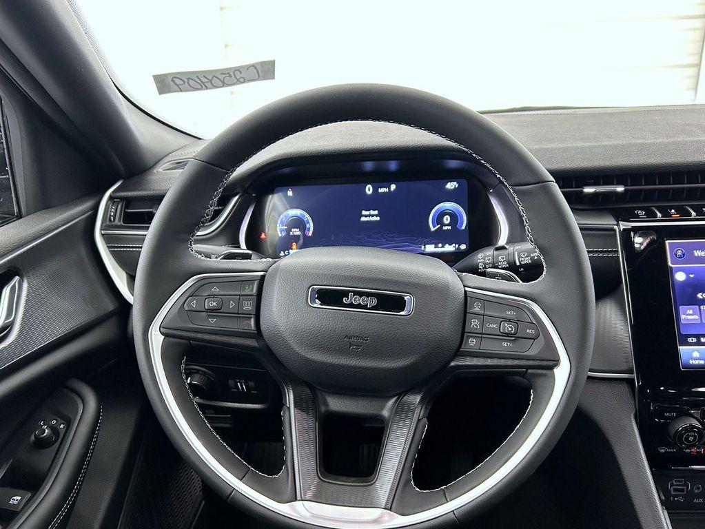new 2025 Jeep Grand Cherokee car, priced at $38,653