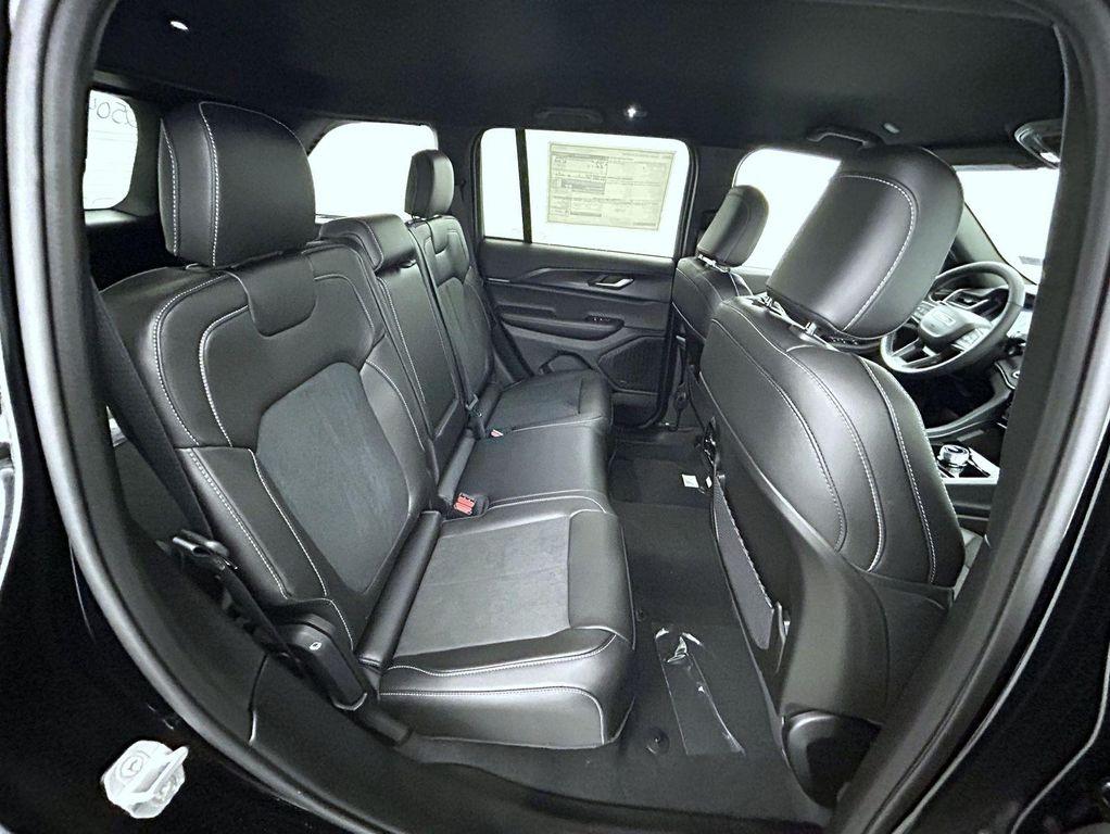 new 2025 Jeep Grand Cherokee car, priced at $38,653