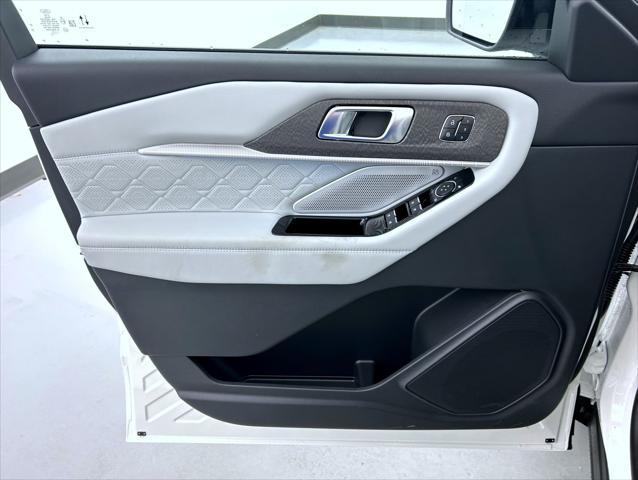 new 2025 Ford Explorer car