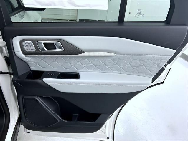 new 2025 Ford Explorer car