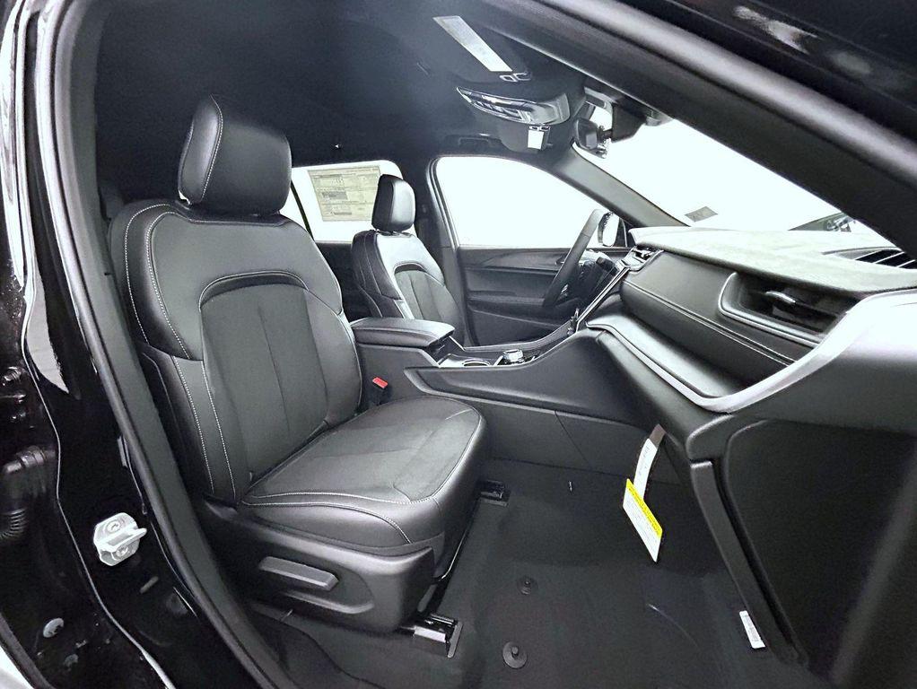 new 2025 Jeep Grand Cherokee L car, priced at $44,671