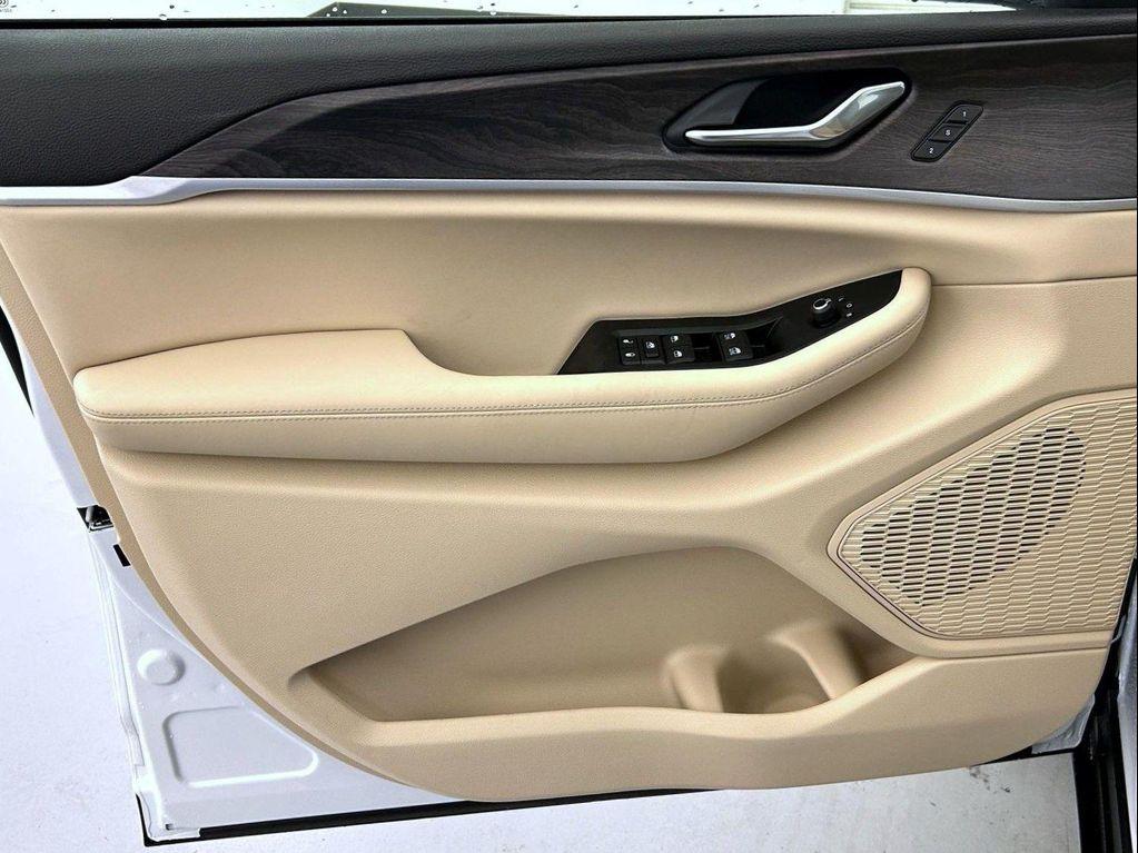 new 2025 Jeep Grand Cherokee car, priced at $46,969