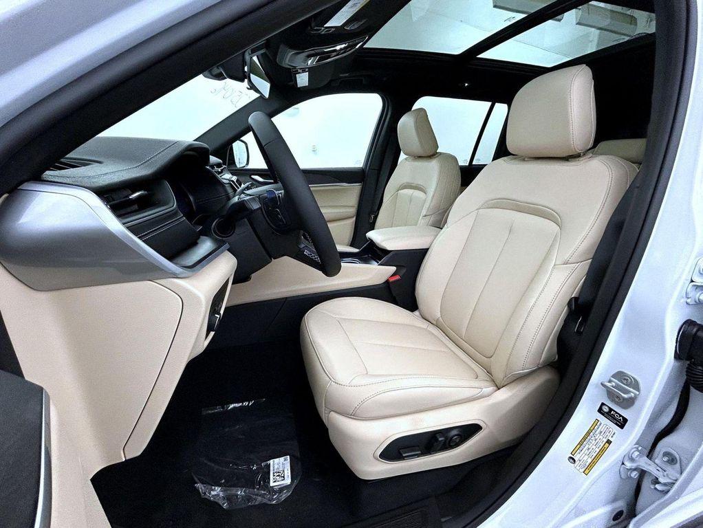 new 2025 Jeep Grand Cherokee car, priced at $46,969