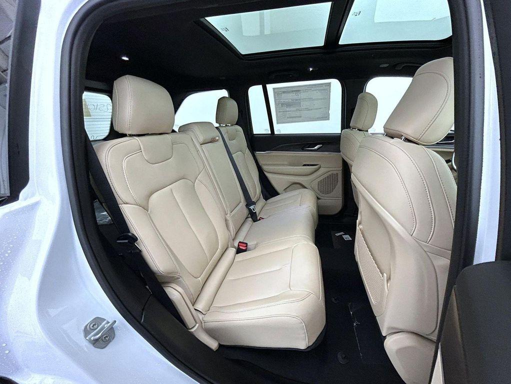 new 2025 Jeep Grand Cherokee car, priced at $46,969