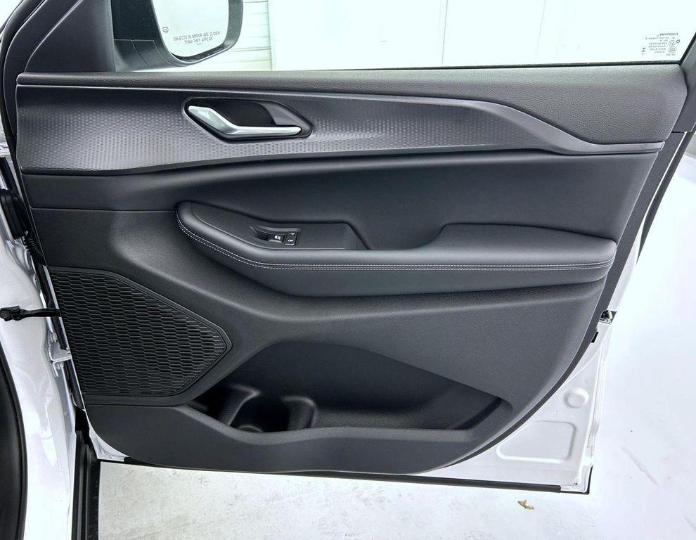 new 2025 Jeep Grand Cherokee car, priced at $35,982