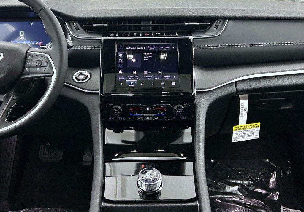 new 2025 Jeep Grand Cherokee car, priced at $35,982