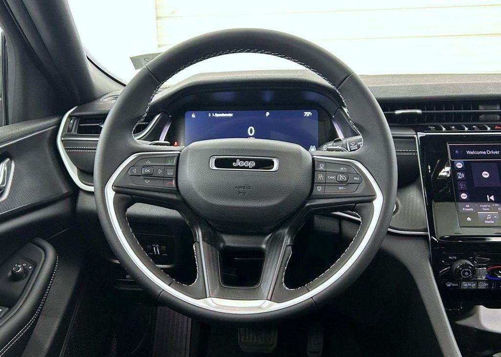 new 2025 Jeep Grand Cherokee car, priced at $35,982