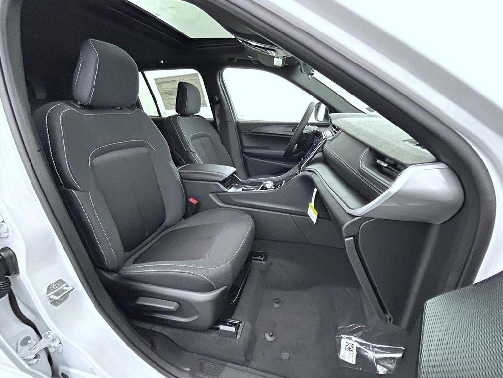 new 2025 Jeep Grand Cherokee car, priced at $35,982