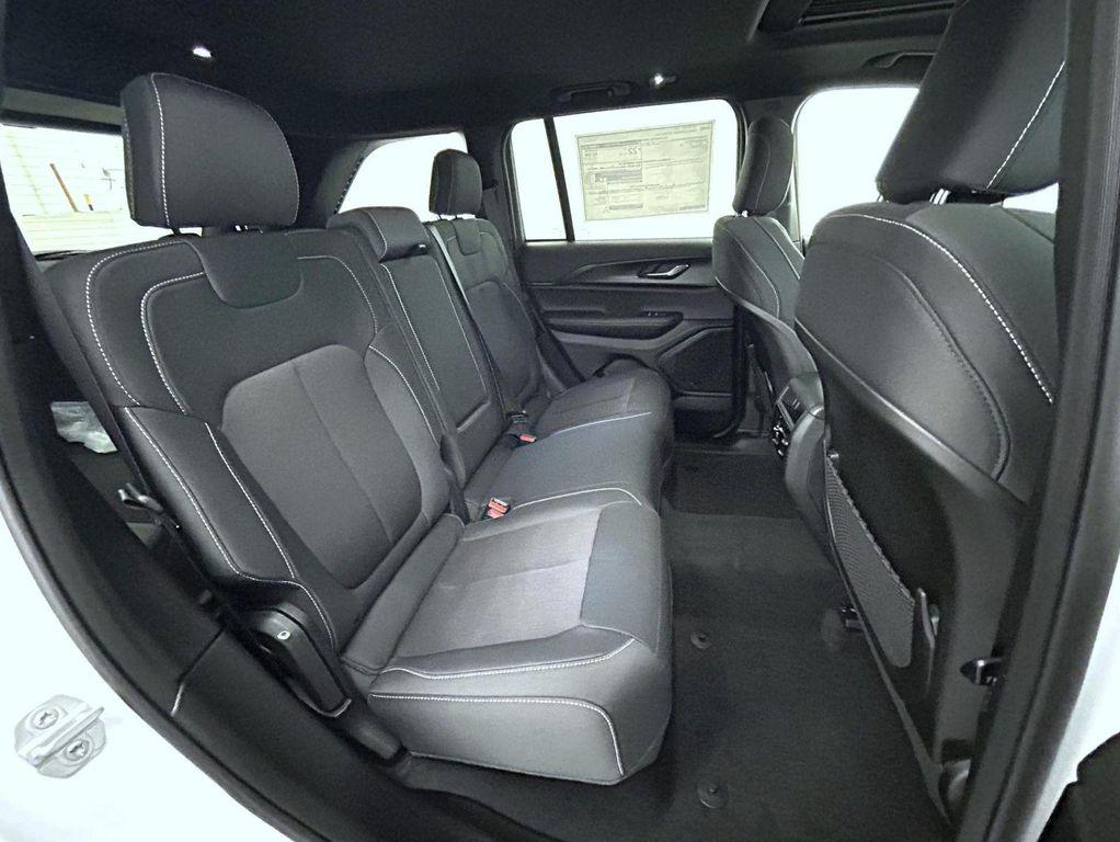 new 2025 Jeep Grand Cherokee car, priced at $38,794