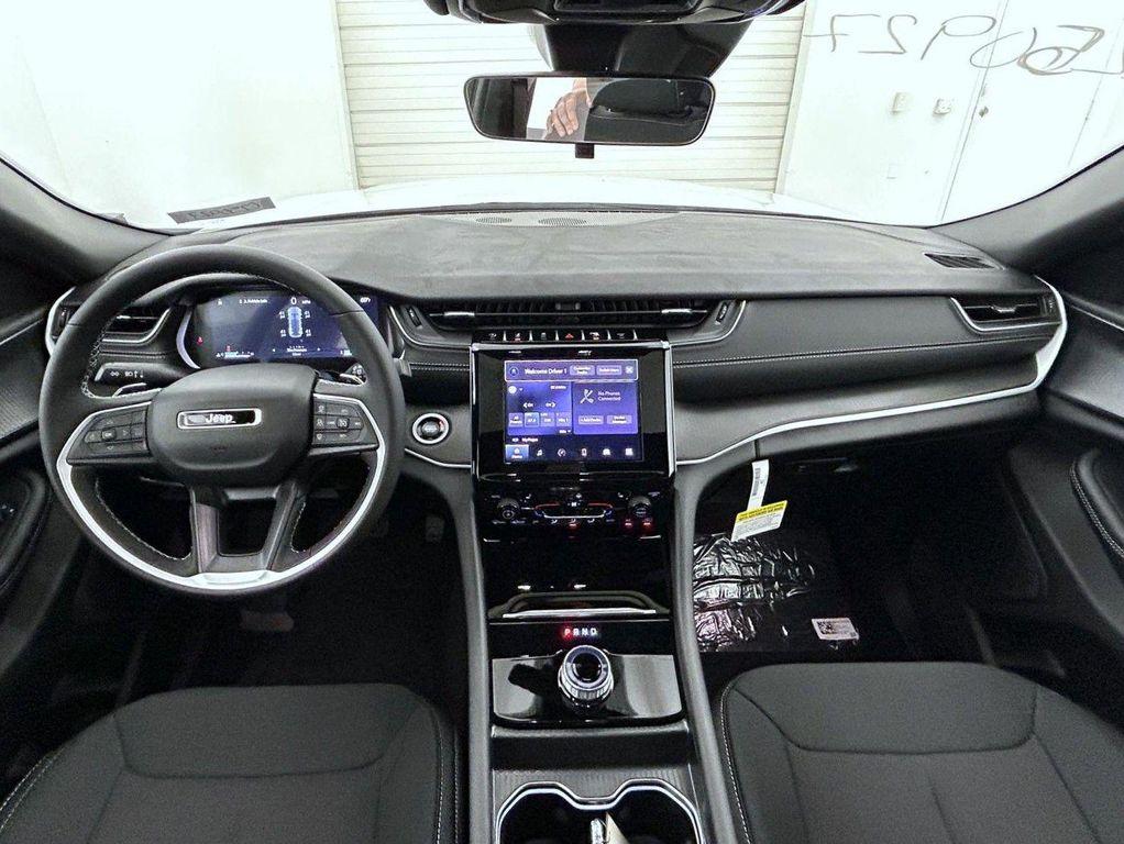 new 2025 Jeep Grand Cherokee car, priced at $38,794