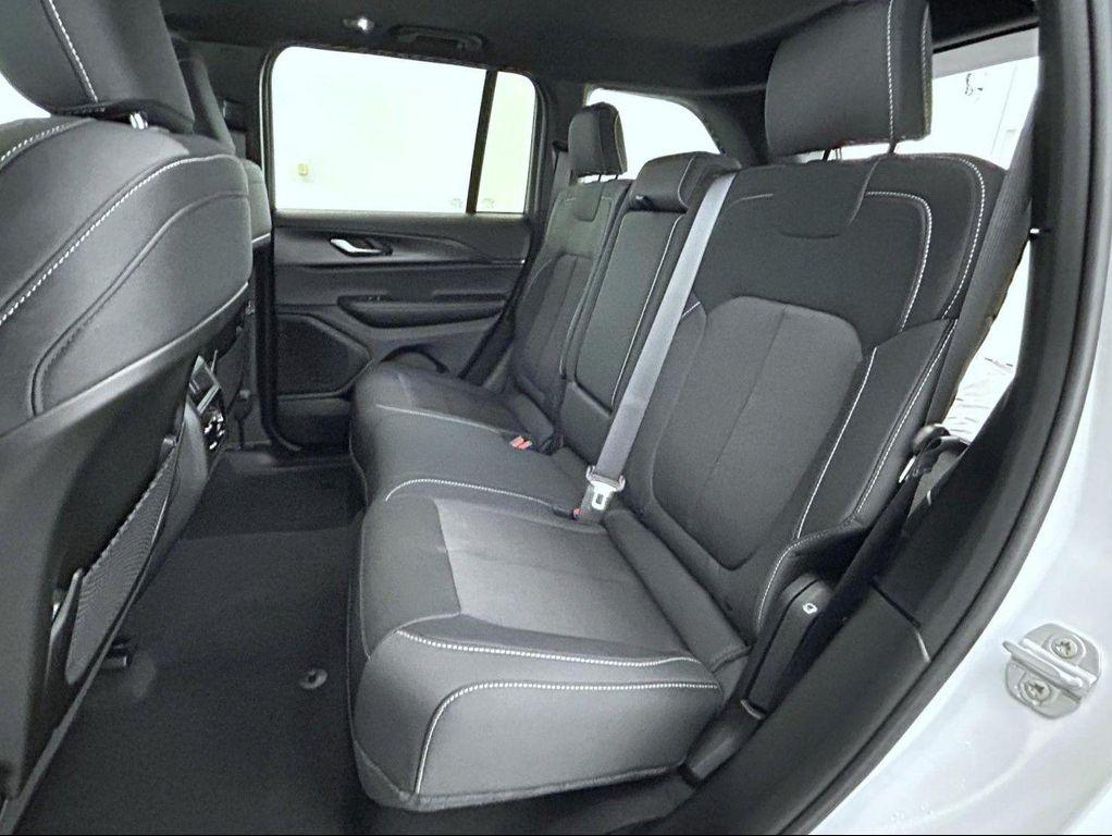 new 2025 Jeep Grand Cherokee car, priced at $38,794