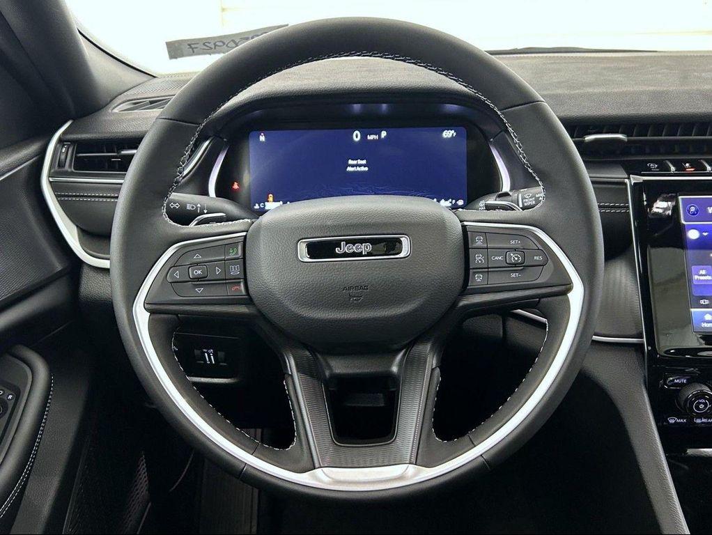 new 2025 Jeep Grand Cherokee car, priced at $38,794
