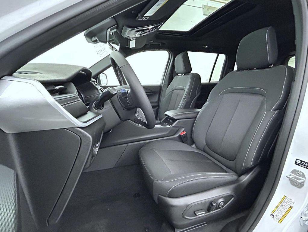 new 2025 Jeep Grand Cherokee car, priced at $38,794