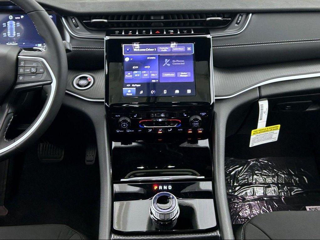 new 2025 Jeep Grand Cherokee car, priced at $38,794