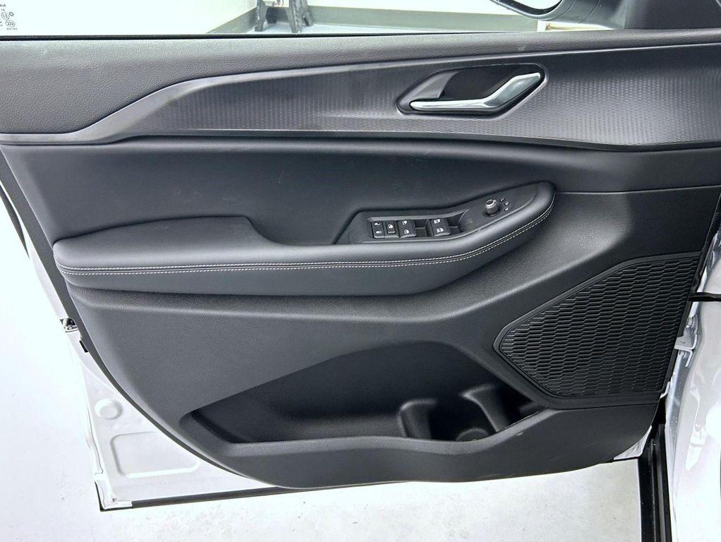 new 2025 Jeep Grand Cherokee car, priced at $38,794
