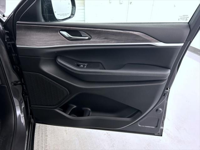 new 2025 Jeep Grand Cherokee L car, priced at $47,386