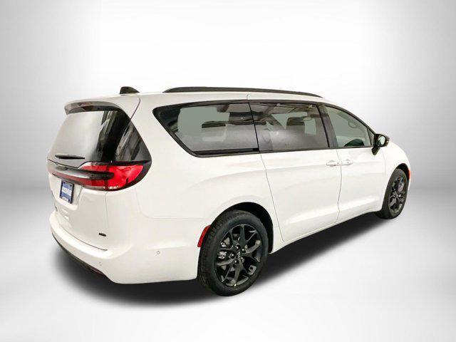 new 2024 Chrysler Pacifica car, priced at $45,052