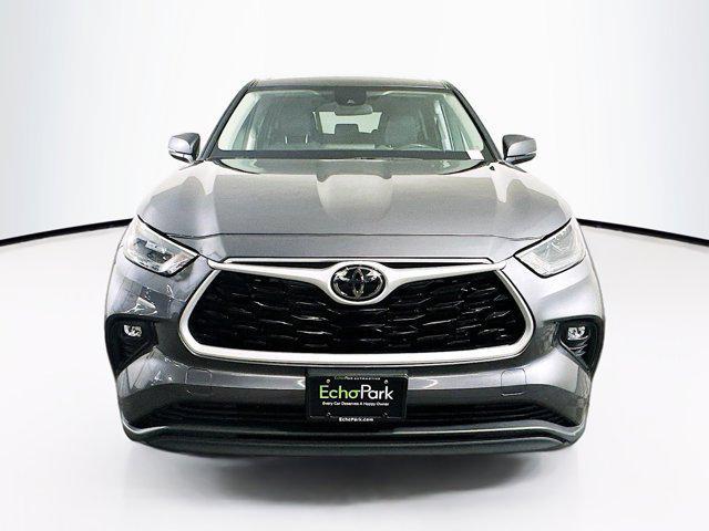 used 2023 Toyota Highlander car, priced at $29,897