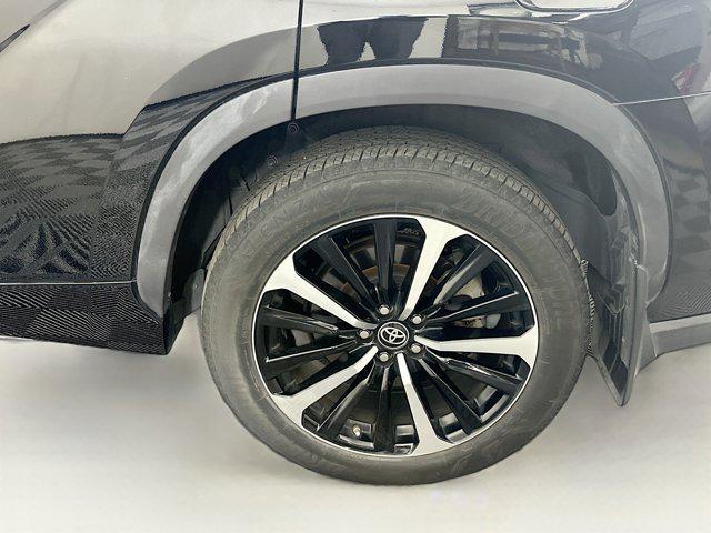 used 2021 Toyota Highlander car, priced at $30,997