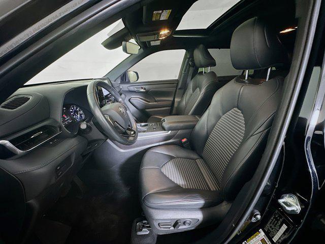 used 2021 Toyota Highlander car, priced at $30,997