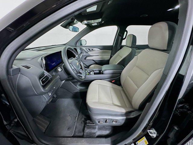 used 2025 Chevrolet Traverse car, priced at $35,997