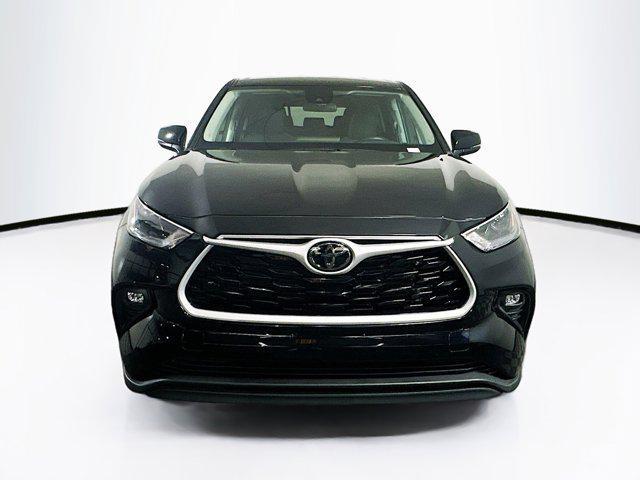 used 2024 Toyota Highlander car, priced at $31,487