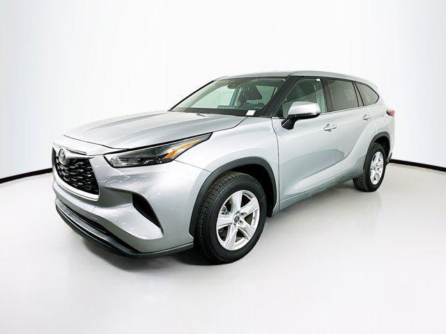 used 2022 Toyota Highlander car, priced at $27,697