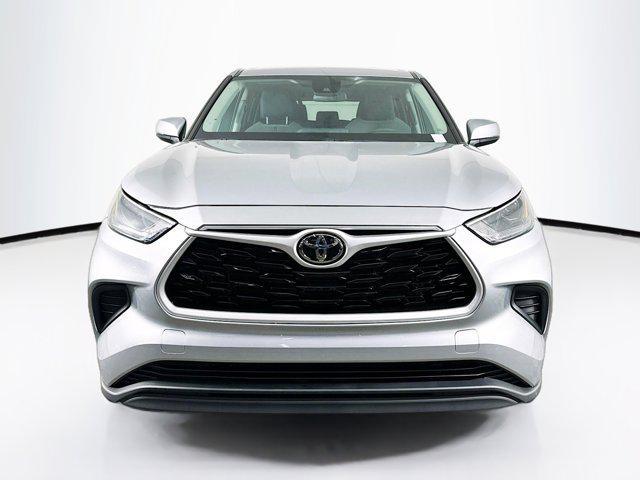 used 2022 Toyota Highlander car, priced at $27,697