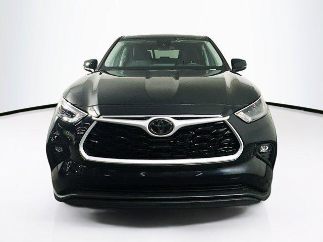 used 2024 Toyota Highlander car, priced at $31,397