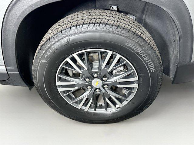 used 2024 Chevrolet Traverse car, priced at $33,687