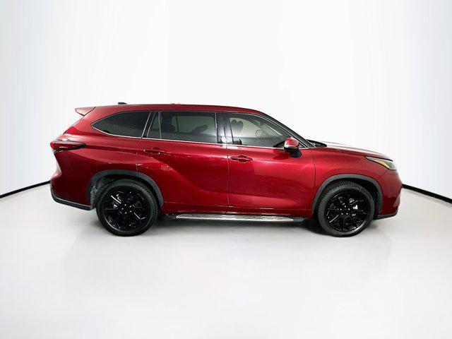 used 2022 Toyota Highlander car, priced at $28,389