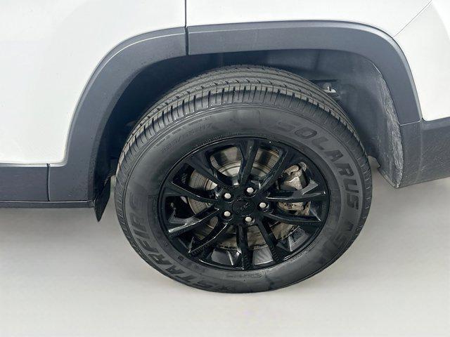 used 2023 Jeep Cherokee car, priced at $20,387