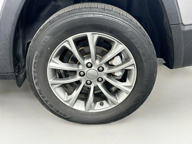 used 2022 Jeep Cherokee car, priced at $18,987