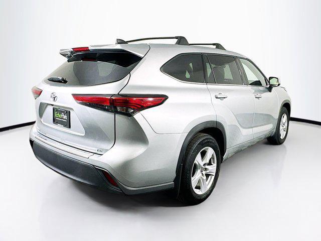 used 2022 Toyota Highlander car, priced at $27,897